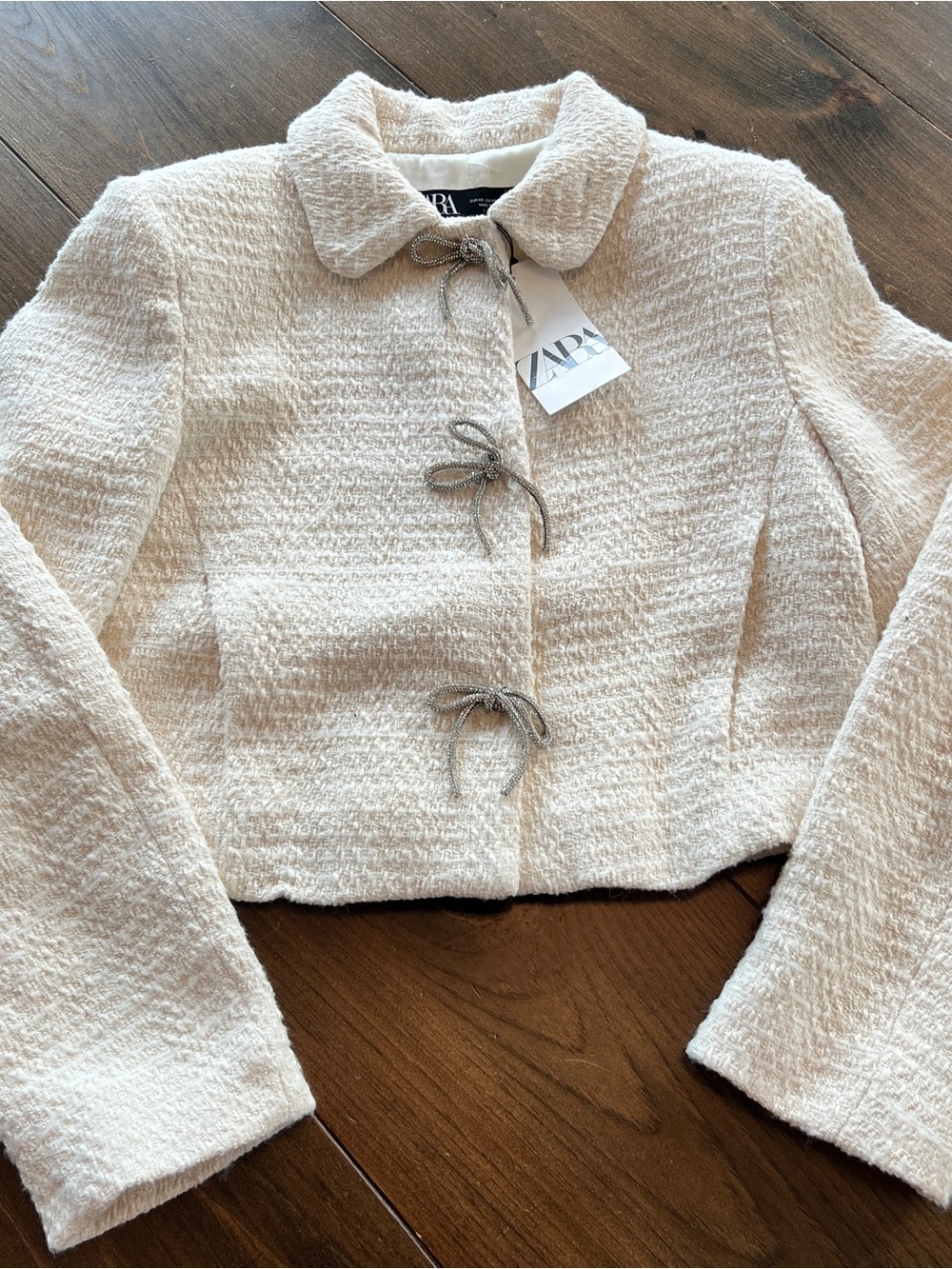 ZARA Cream Textured Bouclé Cropped Jacket with silver bow buttons-xs